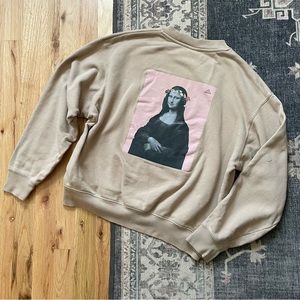 Uniqlo Tan Sweatshirt with Mona Lisa Graphic